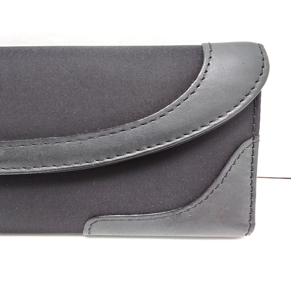 BANANA REPUBLIC Black Nylon & Pleather Wallet Like New - Picture 2 of 12